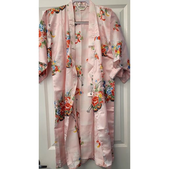 Japanese Floral Ichiban Silky Robe in Salmon w/ Sash Unworn Short Ceremony Robe - Picture 1 of 8